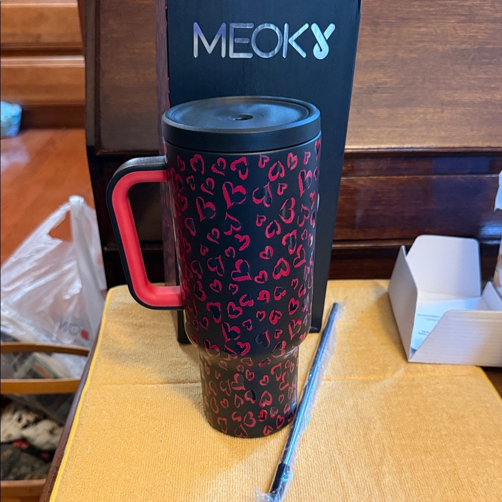 MEOKY Heart Pattern Travel Mug
